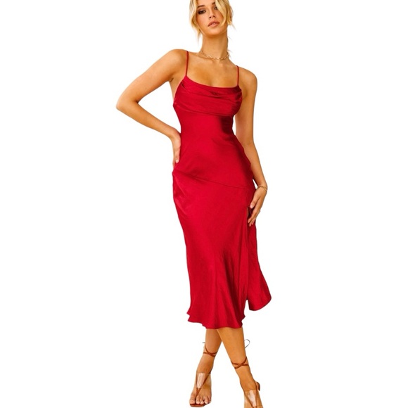Selfie Leslie Well Versed Pleated Bust Front Split Dress in Wine - Picture 1 of 16